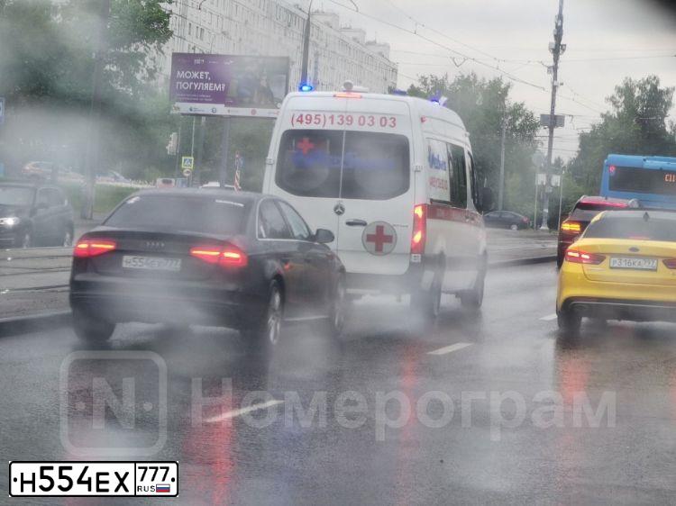 Фото автомобиля AUDI A4, 2014 — госномер А892РУ797. Цвет: Коричневый