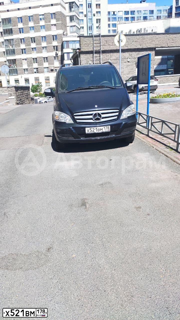 Фото автомобиля MERCEDES VIANO, 2012 — госномер М006МС178. Цвет: ЧЕРНЫЙ
