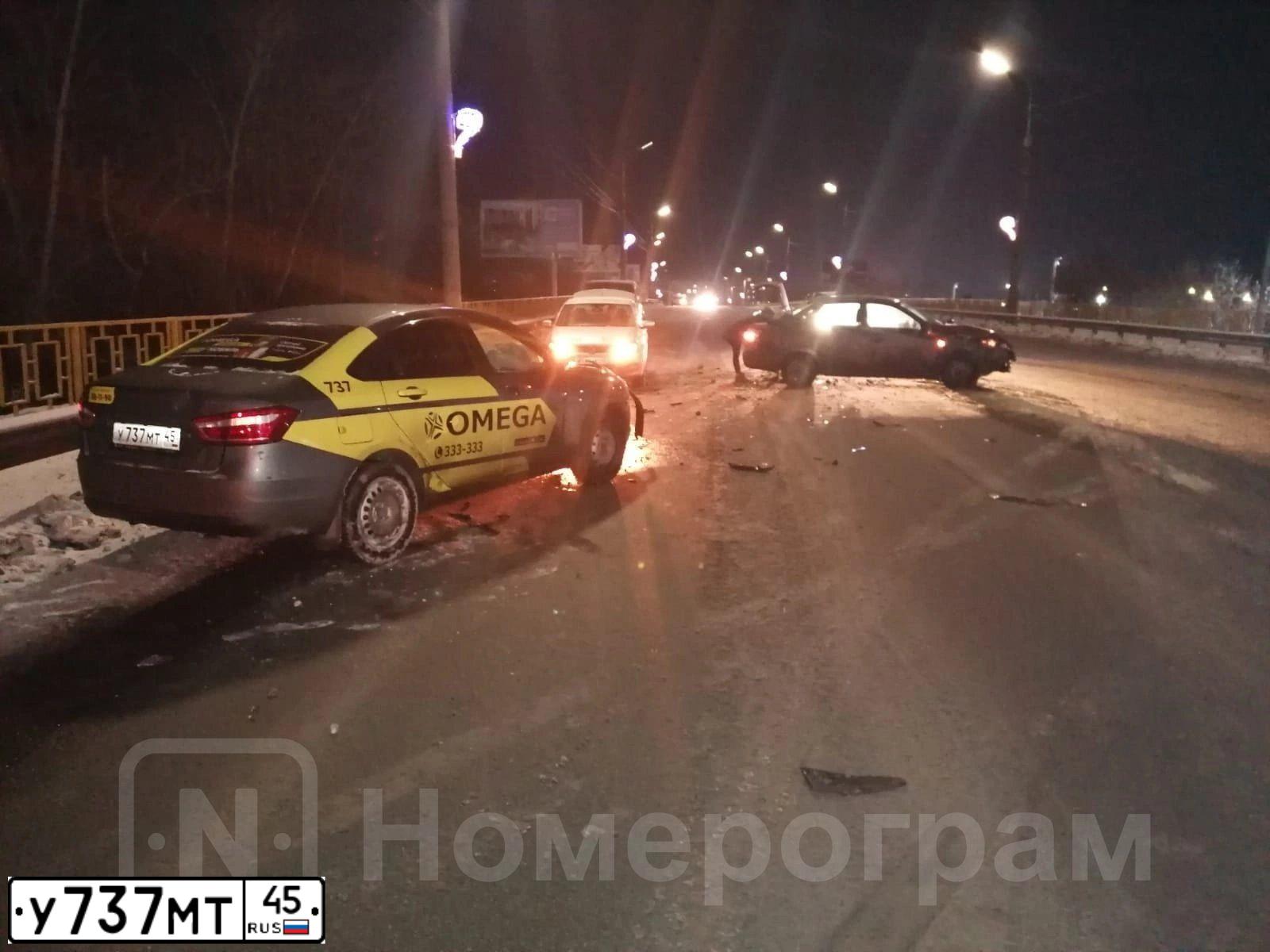 Фото автомобиля LADA VESTA, 2017 — госномер У737МТ45. Цвет: СЕРЫЙ
