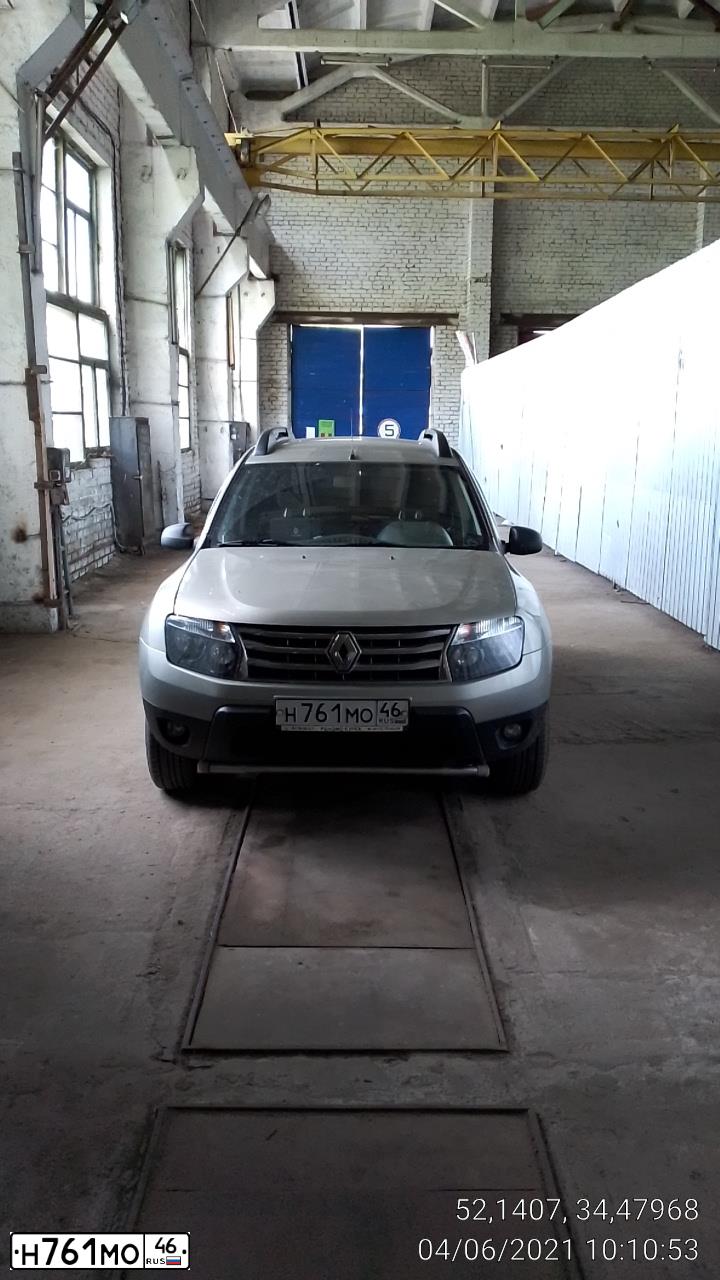 Фото автомобиля RENAULT DUSTER, 2014 — госномер Р709ЕА32. Цвет: БЕЖЕВЫЙ
