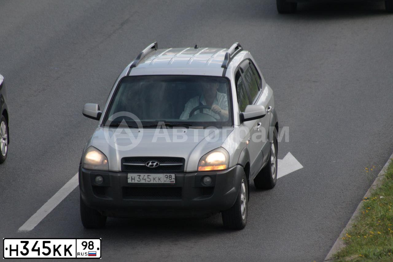 Фото автомобиля HYUNDAI TUCSON, 2005 — госномер Н345КК98. Цвет: СЕРЕБРИСТЫЙ