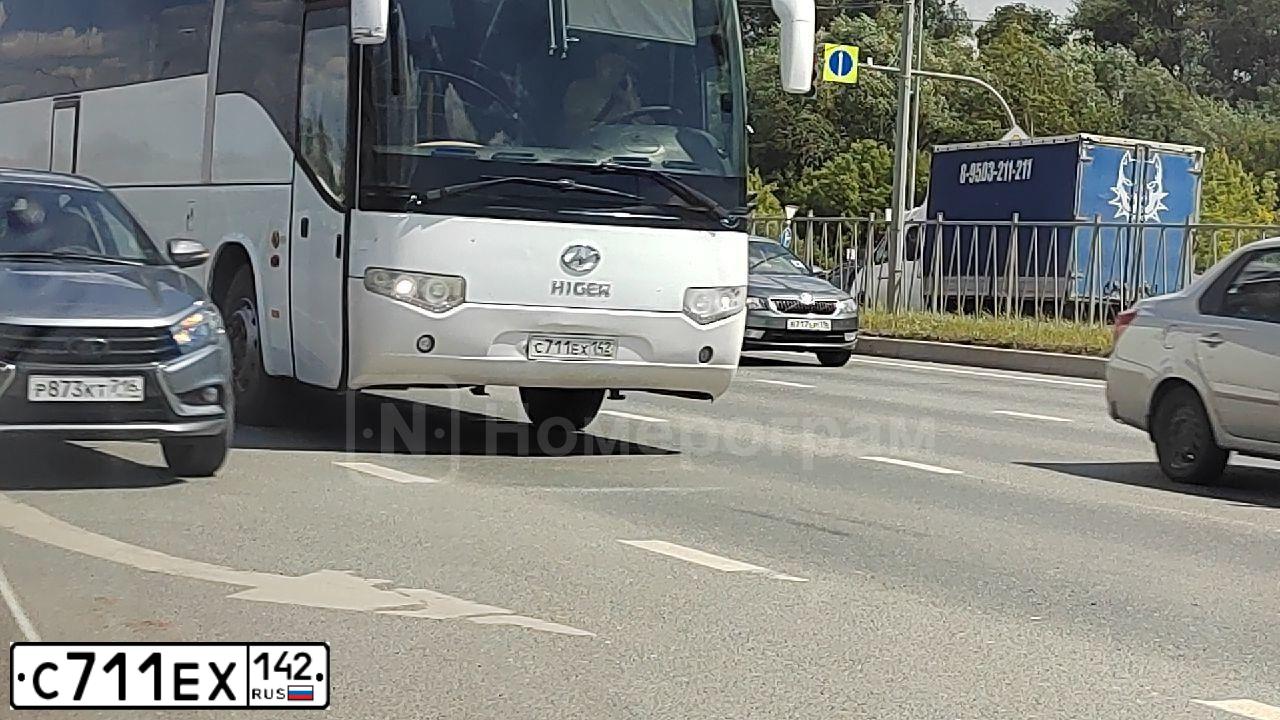 Фото автомобиля HIGER KLQ 6129, 2017 — госномер С711ЕХ142. Цвет: Белый