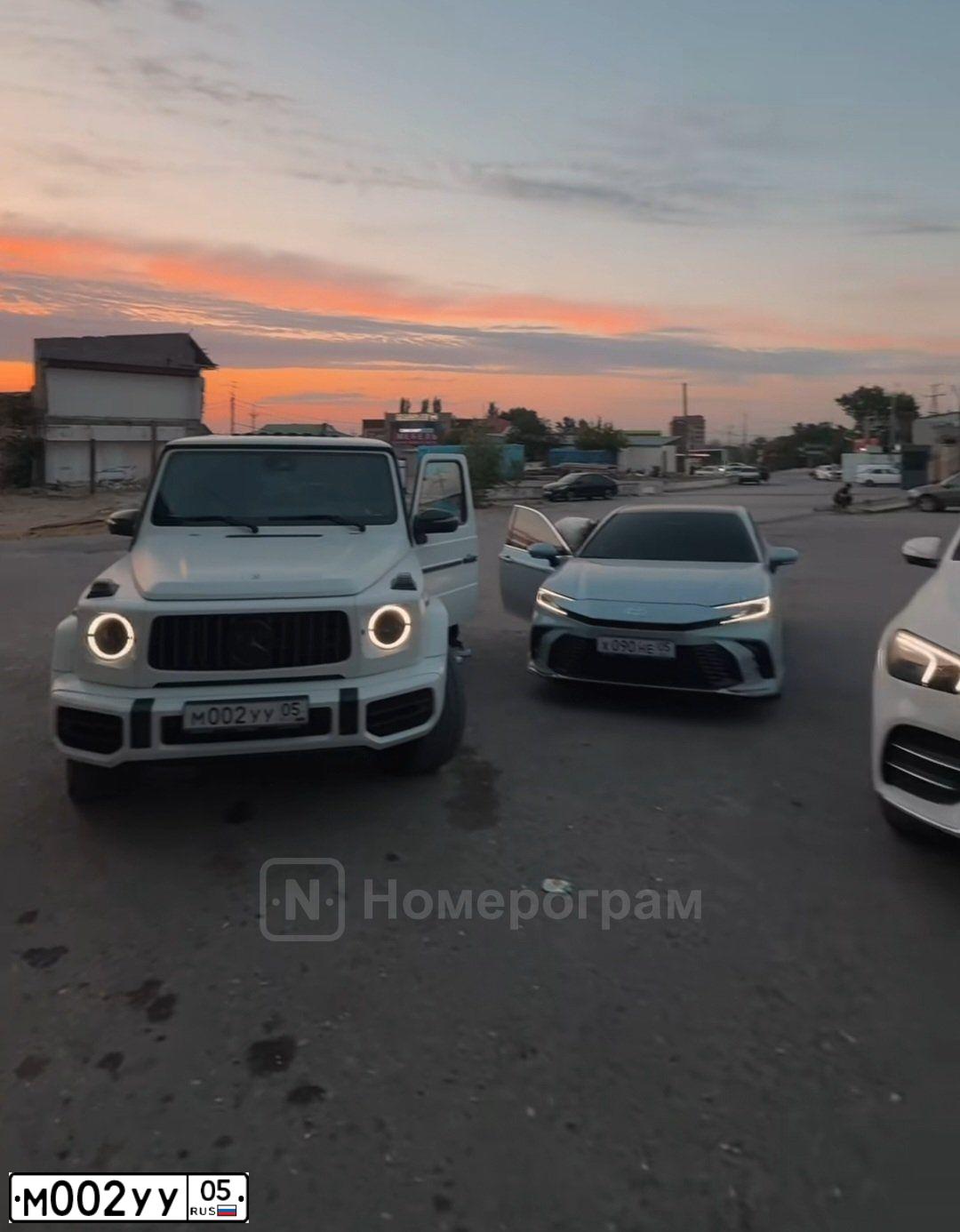 Фото автомобиля MERCEDES-BENZ S500, 2009 — госномер Т221НК05. Цвет: Белый