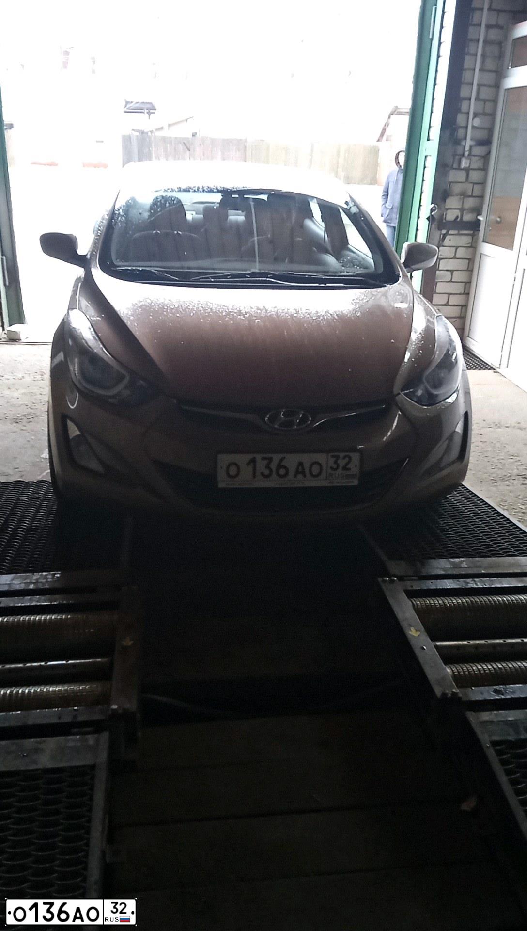 Фото автомобиля HYUNDAI ELANTRA, 2014 — госномер О136АО32. Цвет: БЕЖЕВЫЙ СВЕТЛЫЙ