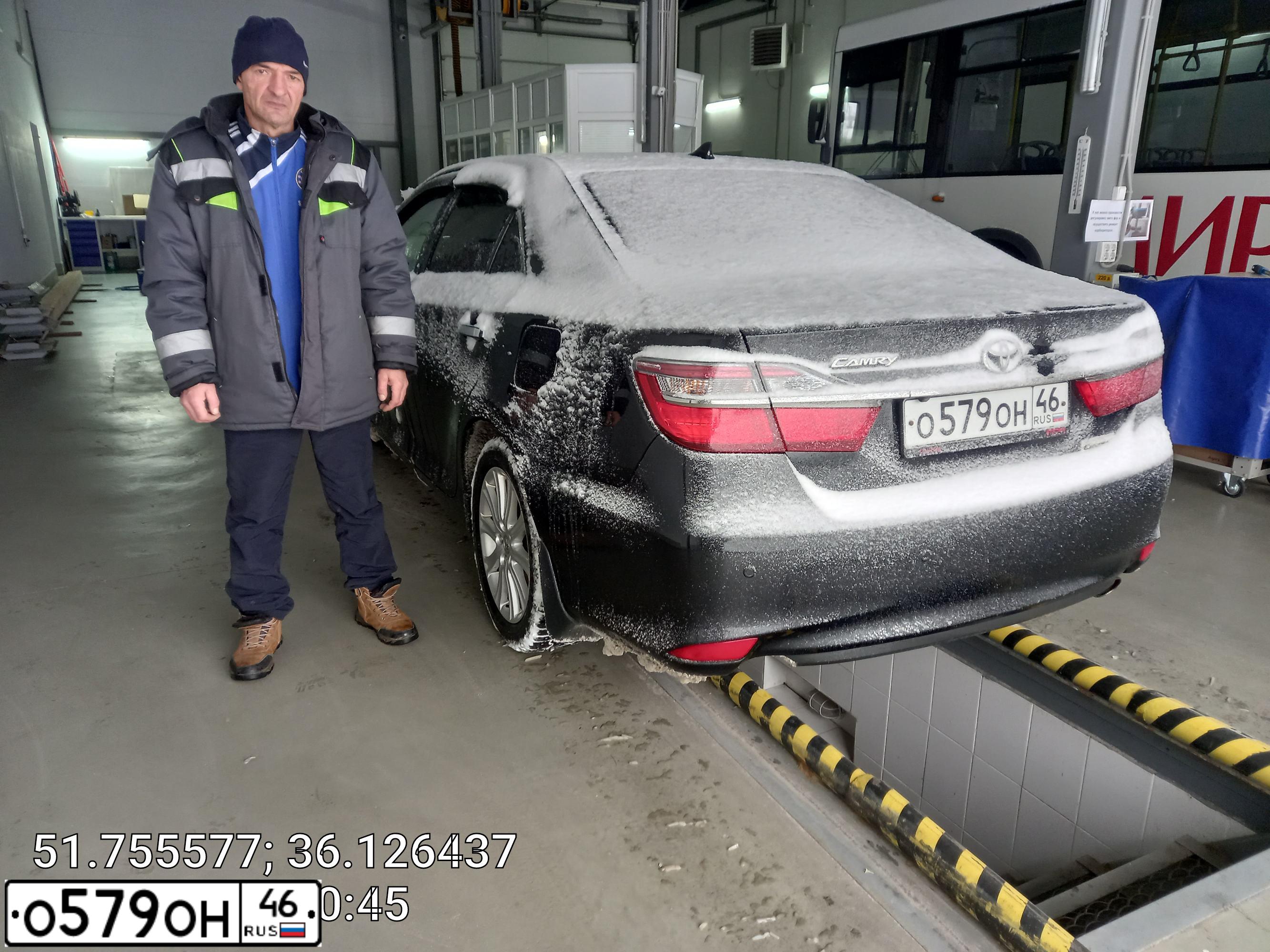 Фото автомобиля TOYOTA CAMRY, 2019 — госномер О214ВН46. Цвет: ЧЕРНЫЙ МЕТАЛЛИК