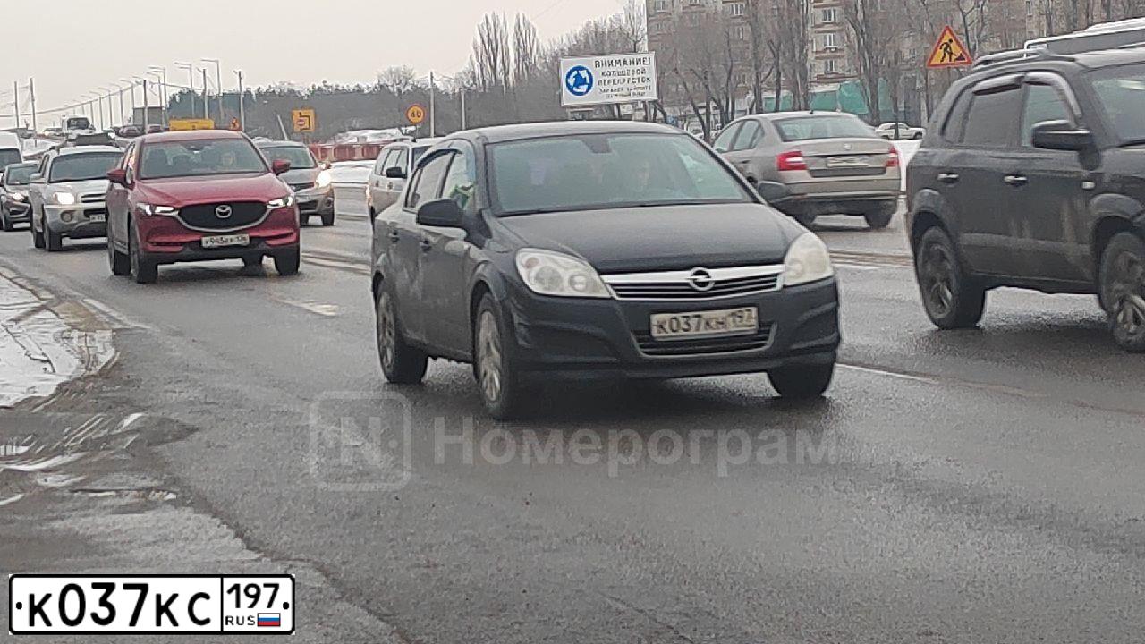 Фото автомобиля AUDI Q7, 2007 — госномер М976ВР126. Цвет: СЕРЫЙ