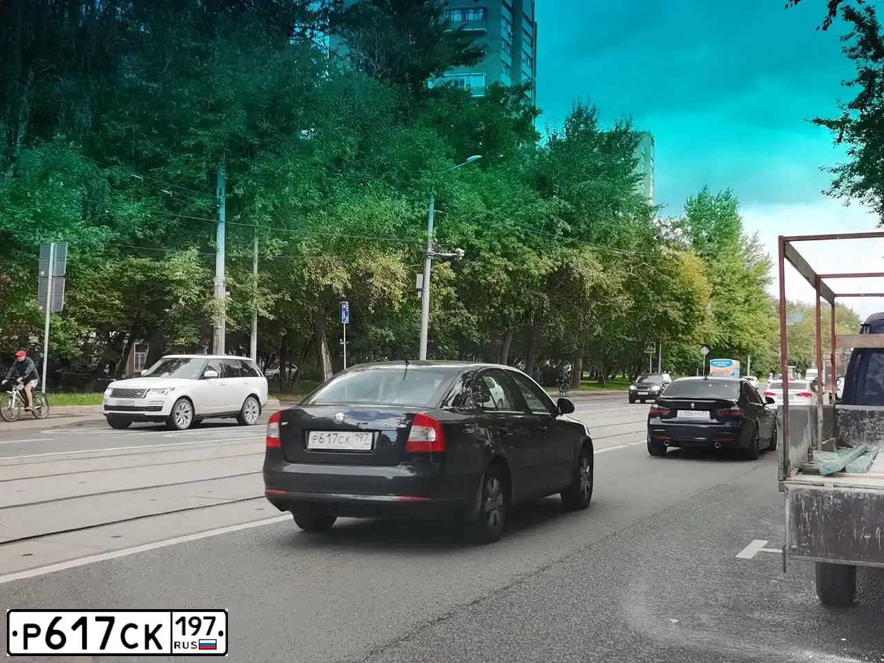 Фото автомобиля SKODA OCTAVIA, 2011 — госномер Р617СК197. Цвет: ЧЕРНЫЙ