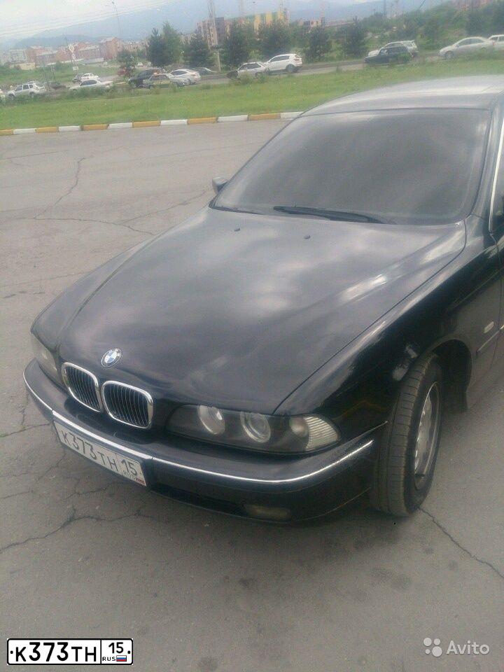 Фото автомобиля BMW SERIE 5, 1999 — госномер Е135ЕЕ15. Цвет: ЧЕРНЫЙ