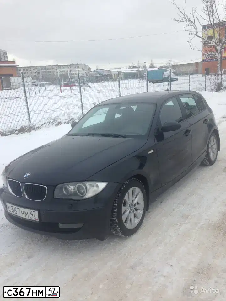 Фото автомобиля BMW SERIE 1, 2007 — госномер С367НМ47. Цвет: ЧЕРНЫЙ