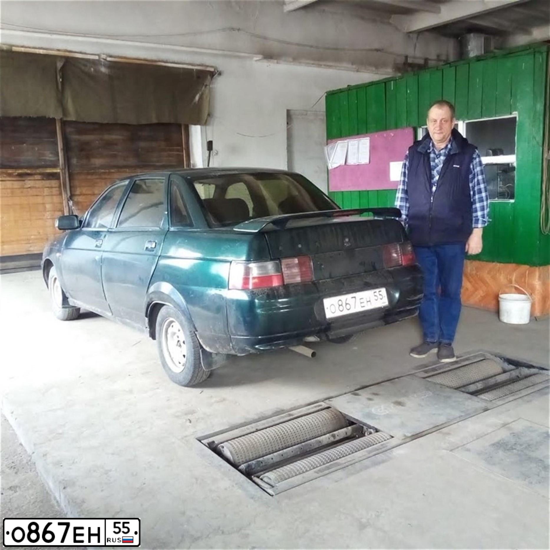 Фото автомобиля LADA 2110 LADA, 2002 — госномер А589УА124. Цвет: Темно-зеленый
