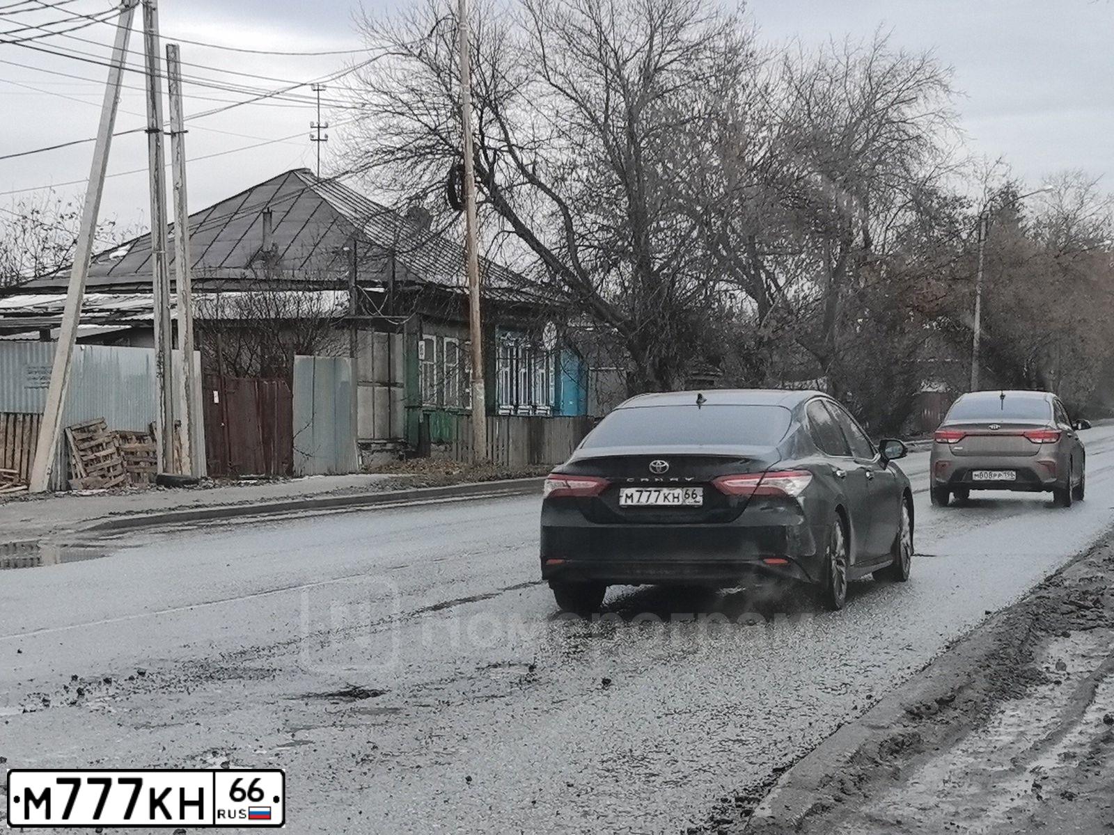 Фото автомобиля BMW M3, 1994 — госномер М777КН66. Цвет: ЗЕЛЕНЫЙ