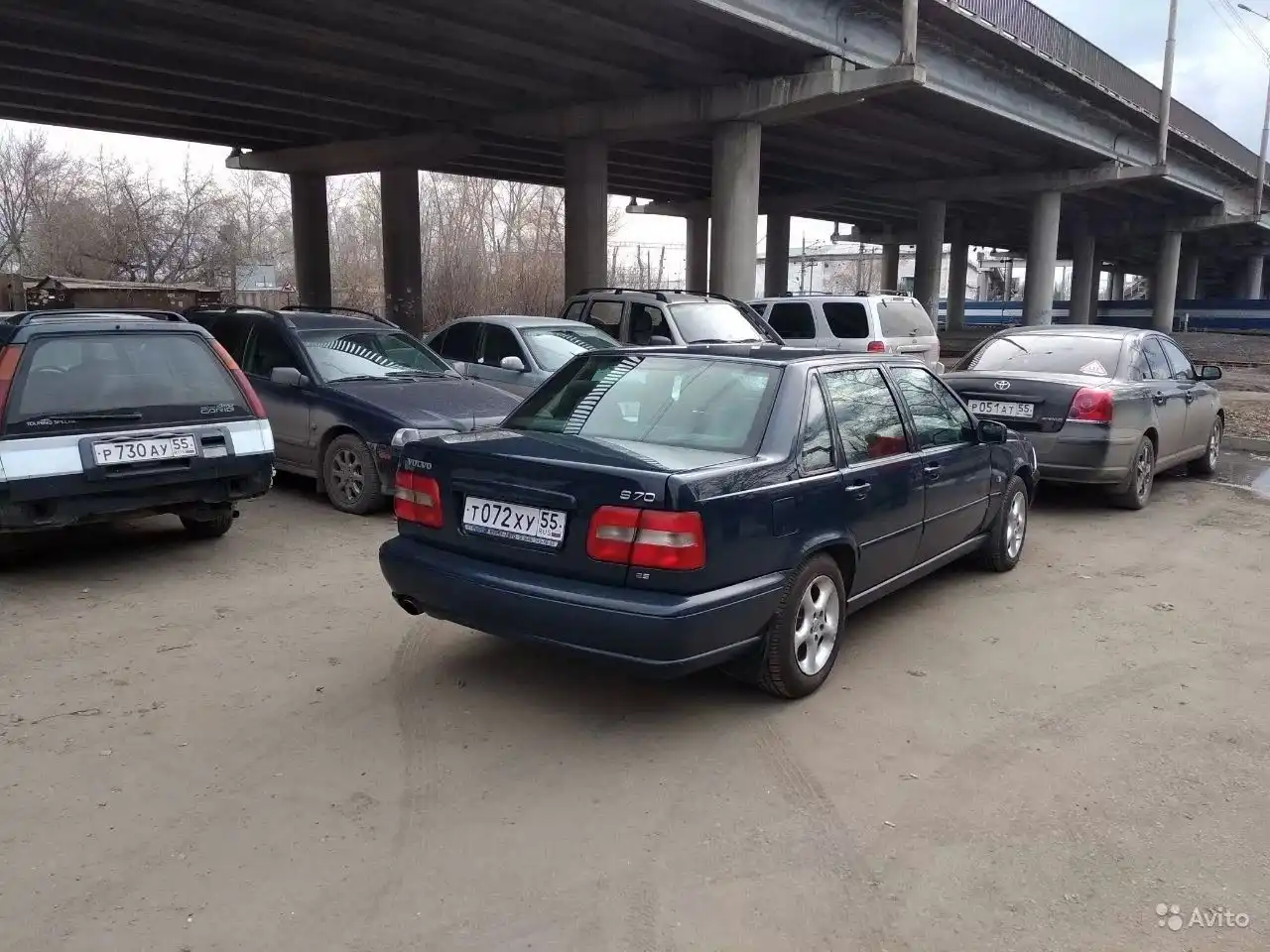Фото автомобиля TOYOTA AVENSIS, 2003 — госномер Р051АТ55. Цвет: ЧЕРНЫЙ