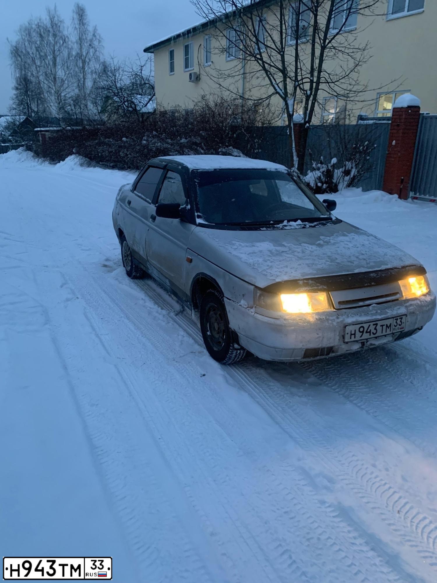 Фото автомобиля LADA 2110, 2002 — госномер Н943ТМ33. Цвет: СВЕТЛО-СЕРЕБРИСТЫЙ МЕТАЛЛ