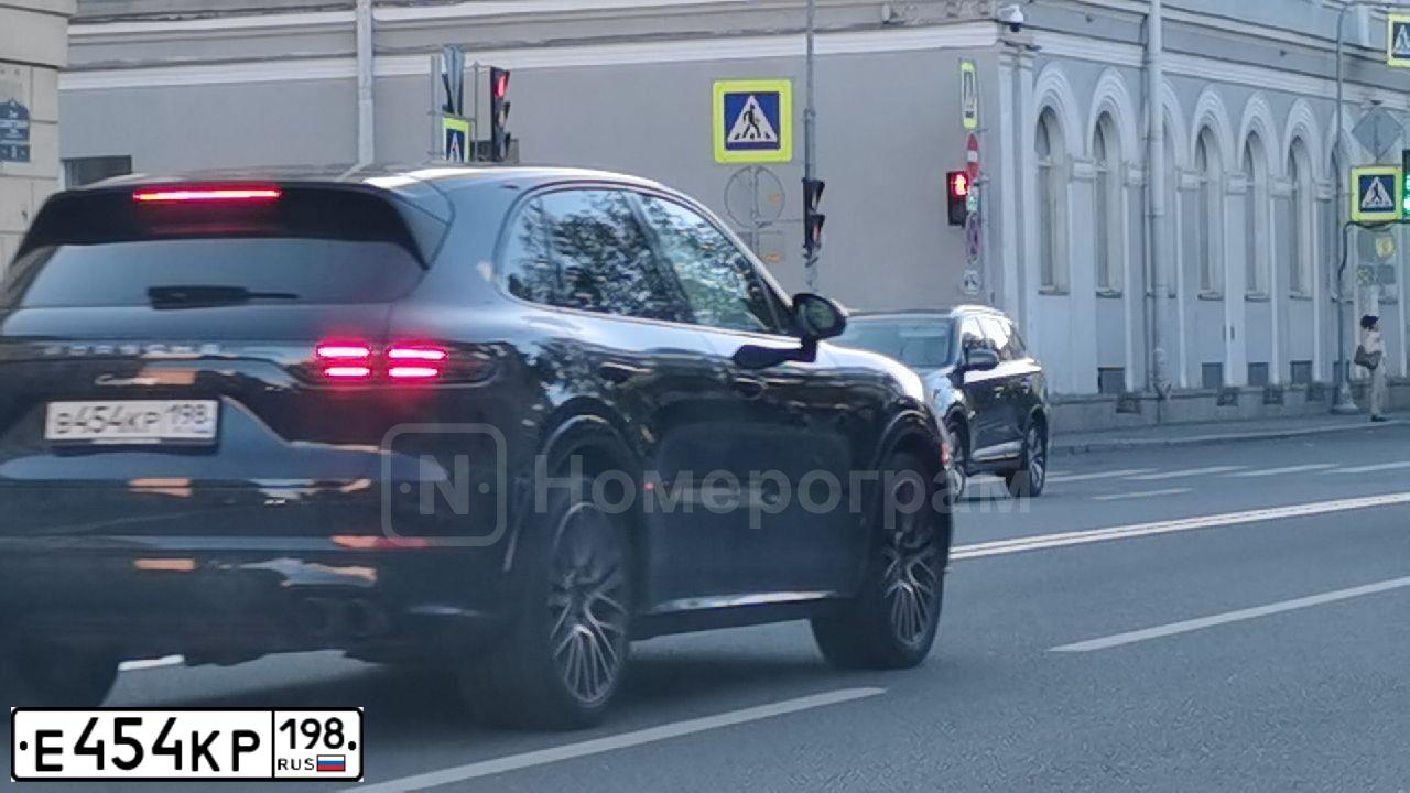Фото автомобиля TOYOTA LANDCRUISER, 2019 — госномер Е454КР198. Цвет: ЧЕРНЫЙ
