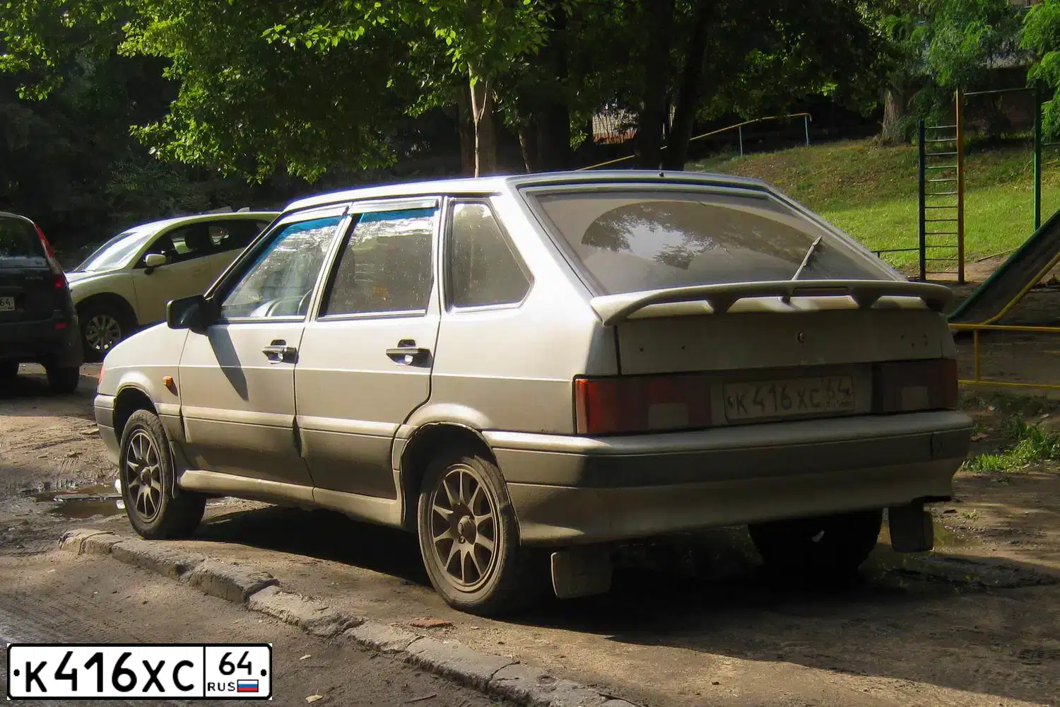 Фото автомобиля LADA 2112 LADA, 2005 — госномер М578АТ134. Цвет: СРЕДНИЙ СЕРО-ЗЕЛЕНЫЙ