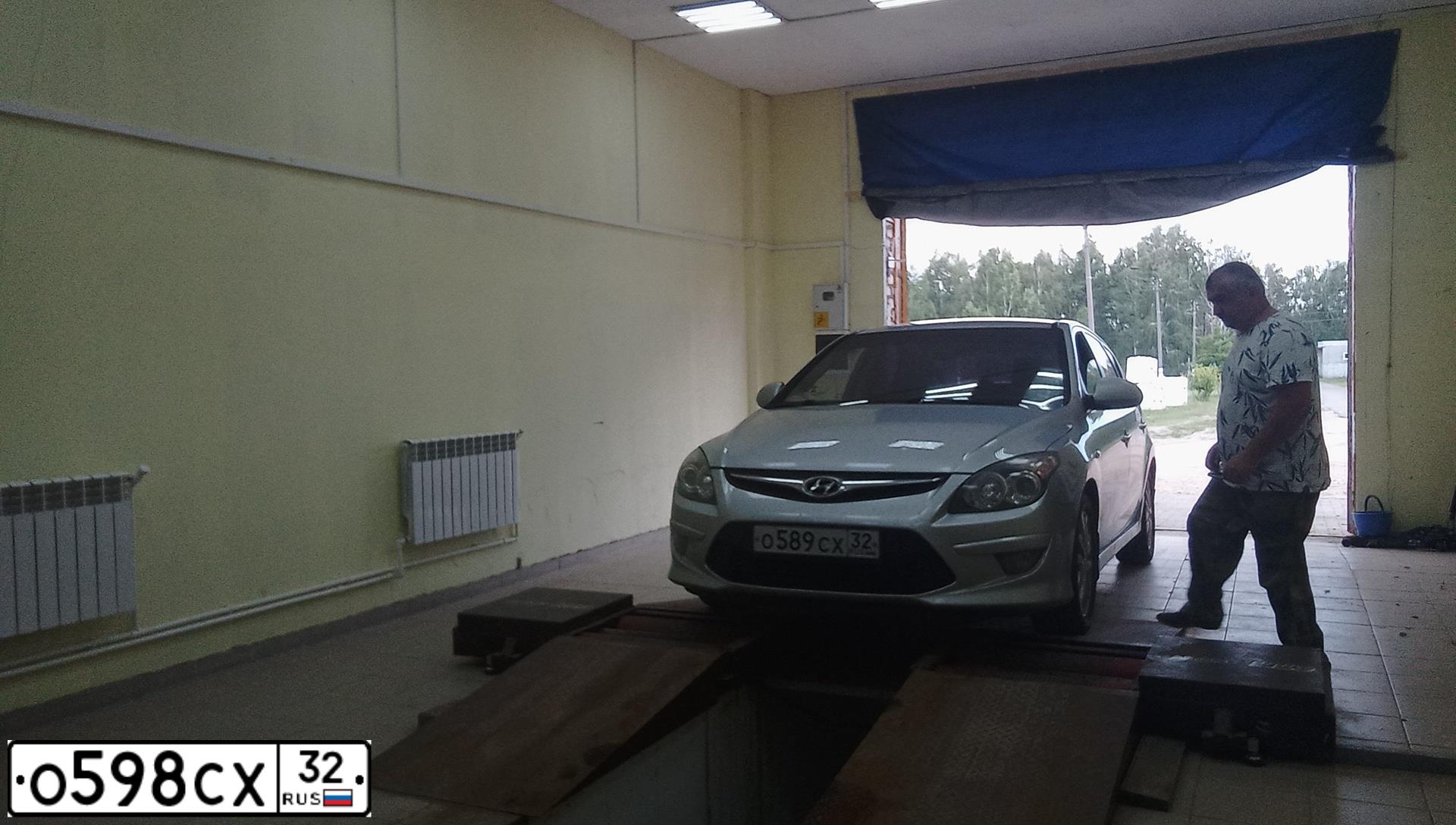 Фото автомобиля TOYOTA COROLLA, 2018 — госномер О598СХ32. Цвет: СЕРЫЙ