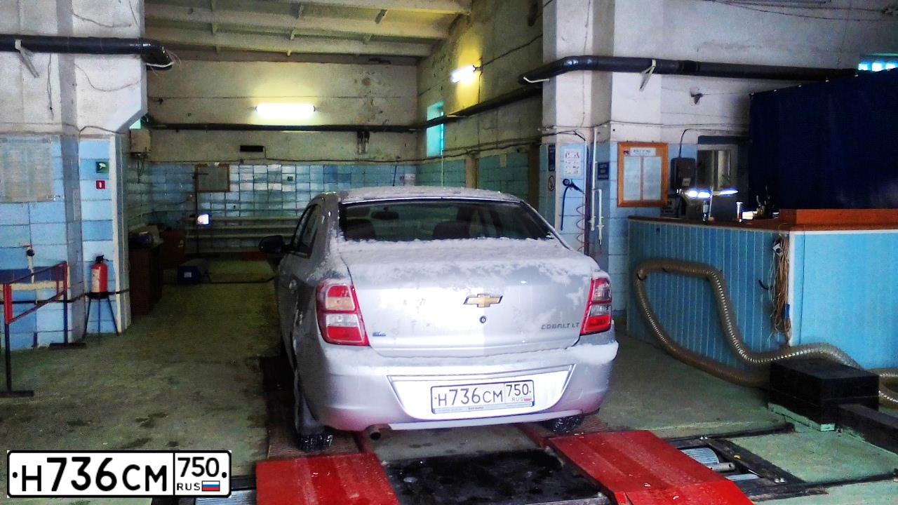 Фото автомобиля CHEVROLET COBALT, 2013 — госномер Н066СМ790. Цвет: Серебристый