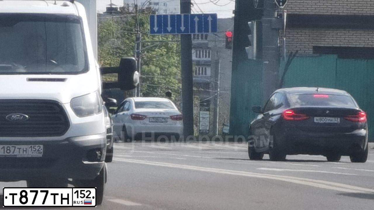 Фото автомобиля BMW 320I, 2017 — госномер М065УВ164. Цвет: Белый