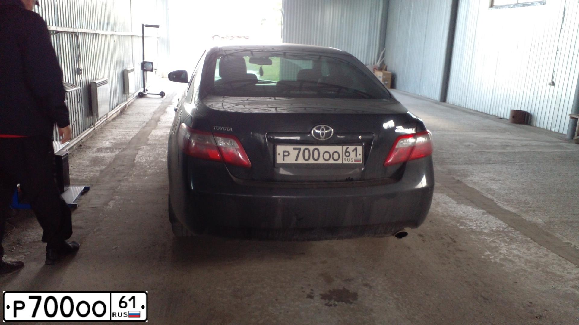 Фото автомобиля TOYOTA CAMRY, 2010 — госномер Р700ОО61. Цвет: ЧЕРНЫЙ