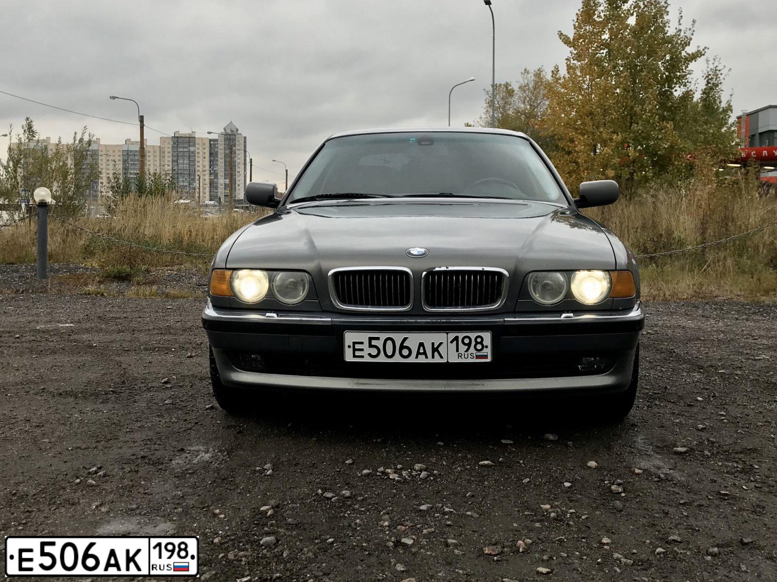 Фото автомобиля BMW W SERIE 7, 2000 — госномер С237НН799. Цвет: СЕРЫЙ МЕТАЛЛИК