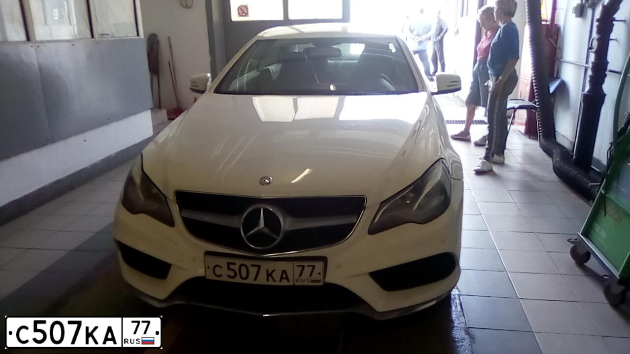 Фото автомобиля MERCEDES E-KLASSE, 2013 — госномер С507КА77. Цвет: Белый