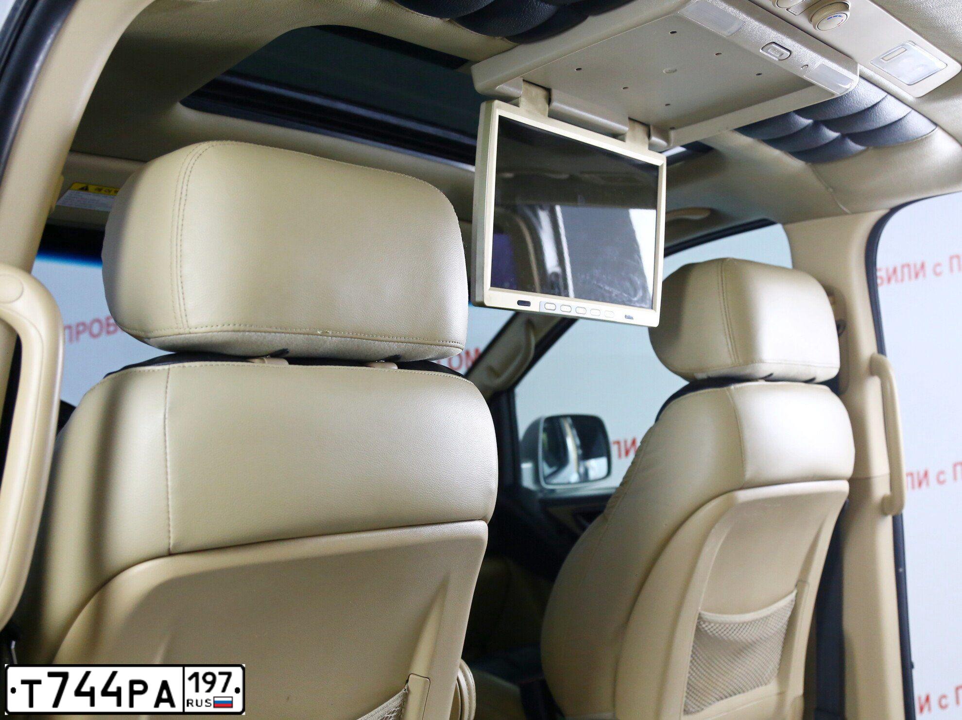 Фото автомобиля HYUNDAI GRAND STAREX, 2008 — госномер М099СЕ790. Цвет: СЕРЫЙ ТЕМНО-СЕРЫЙ
