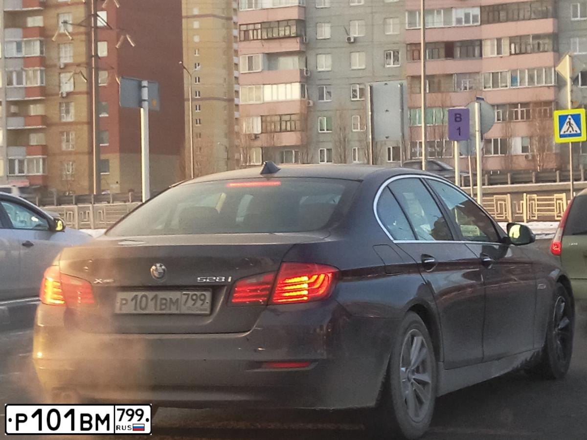 Фото автомобиля BMW SERIE 5, 2013 — госномер Р101ВМ799. Цвет: СИНИЙ