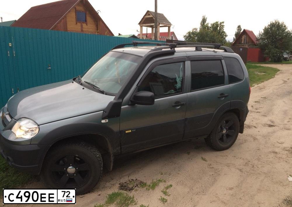 Фото автомобиля CHEVROLET T NIVA, 2016 — госномер С490ЕЕ72. Цвет: ТЕМНО-СЕРЫЙ МЕТАЛЛИК