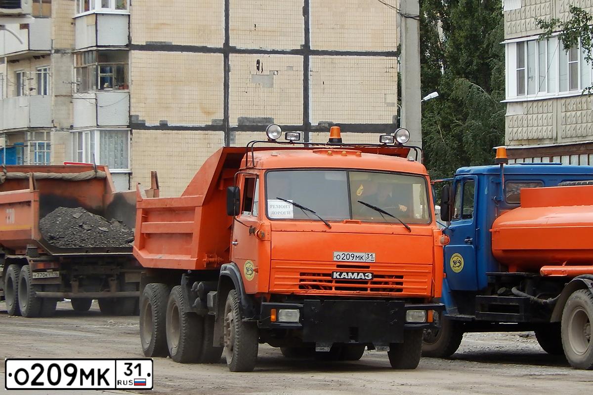 Фото автомобиля KAMAZ 55111 /6X4/, 2004 — госномер О209МК31. Цвет: Оранжевый