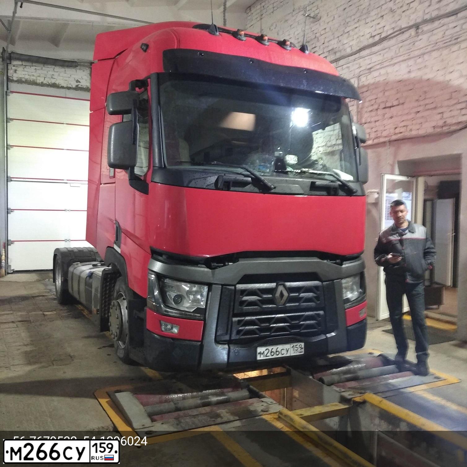 Фото автомобиля RENAULT T-SERIE, 2019 — госномер М266СУ159. Цвет: Оранжево-красный