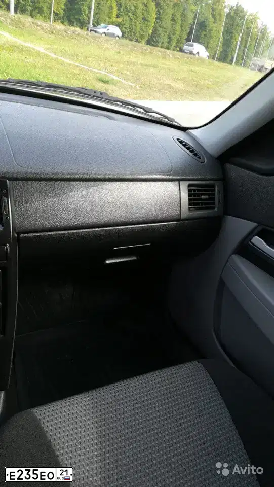 Фото автомобиля LADA 2172 PRIORA, 2009 — госномер Е235ЕО21. Цвет: СЕРЕБРИСТО-ГОЛУБОЙ