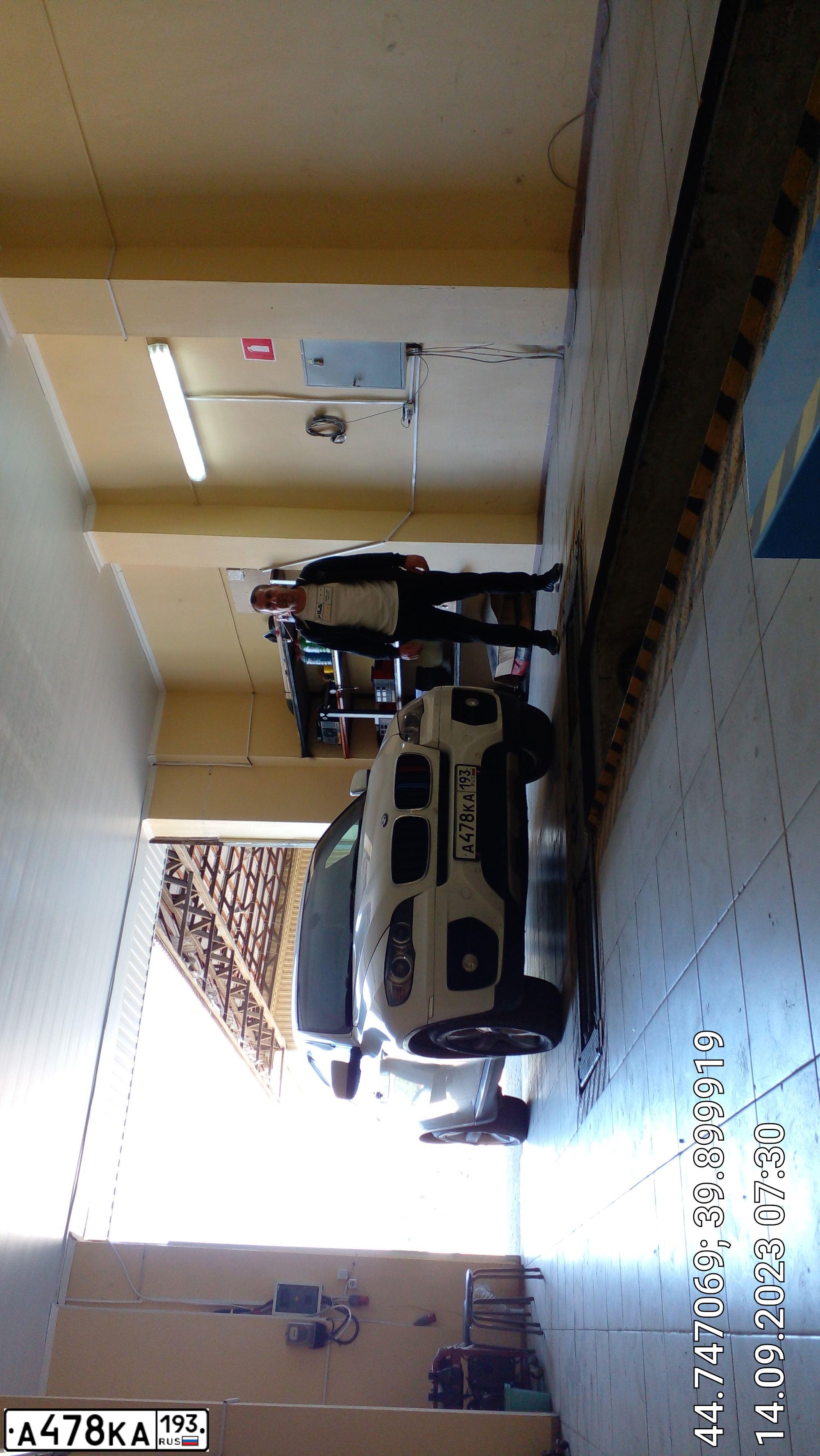 Фото автомобиля BMW X6, 2008 — госномер А478КА193. Цвет: Белый