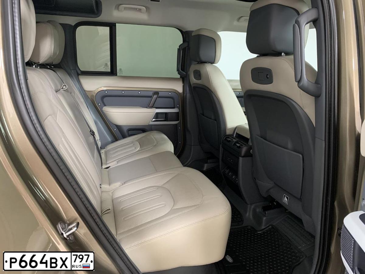 Фото автомобиля LANDROVER DEFENDER, 2020 — госномер К084КА977. Цвет: Коричневый