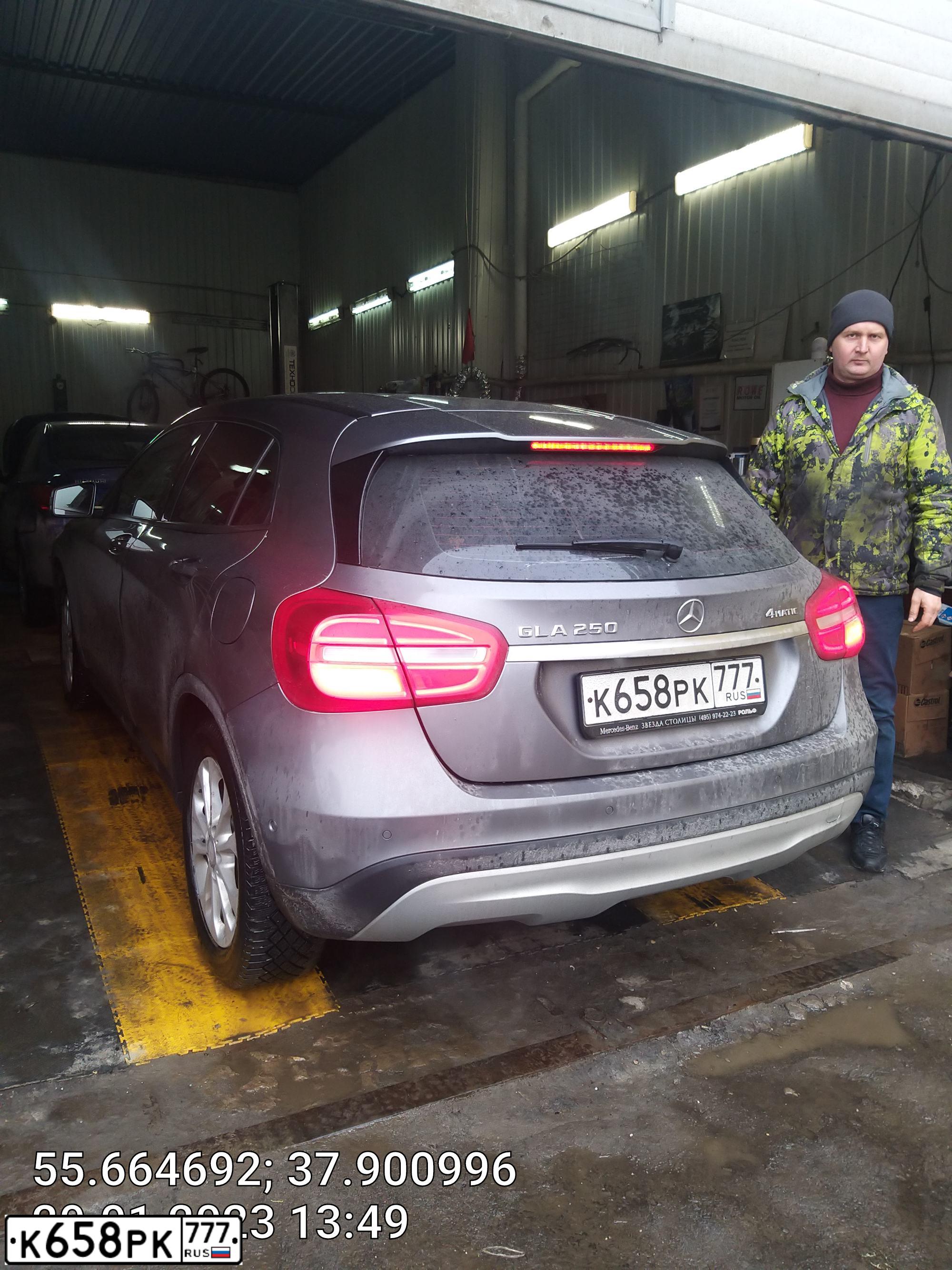 Фото автомобиля MERCEDES GLA-KLASSE, 2015 — госномер Р633ОУ790. Цвет: Серый