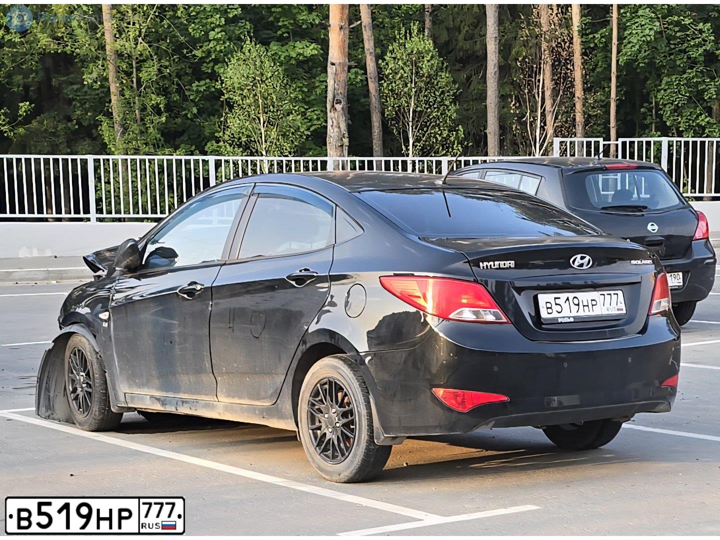 Фото автомобиля HYUNDAI SOLARIS, 2015 — госномер В519НР777. Цвет: ЧЕРНЫЙ