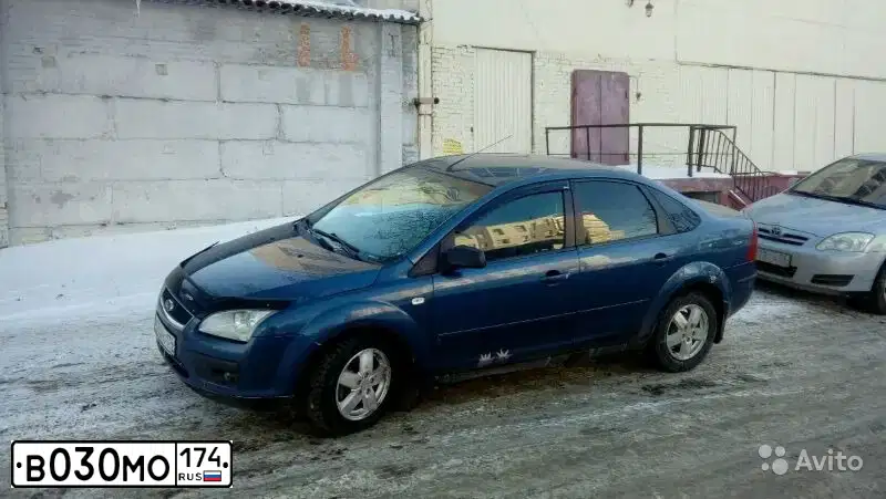 Фото автомобиля FORD D FOCUS, 2005 — госномер В030МО174. Цвет: синий