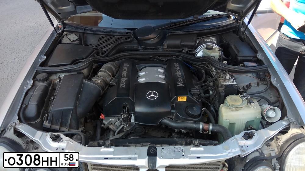 Фото автомобиля MERCEDES-BENZ E-CLASS, 2000 — госномер Е450КМ156. Цвет: БЕЛЫЙ СЕРЫЙ