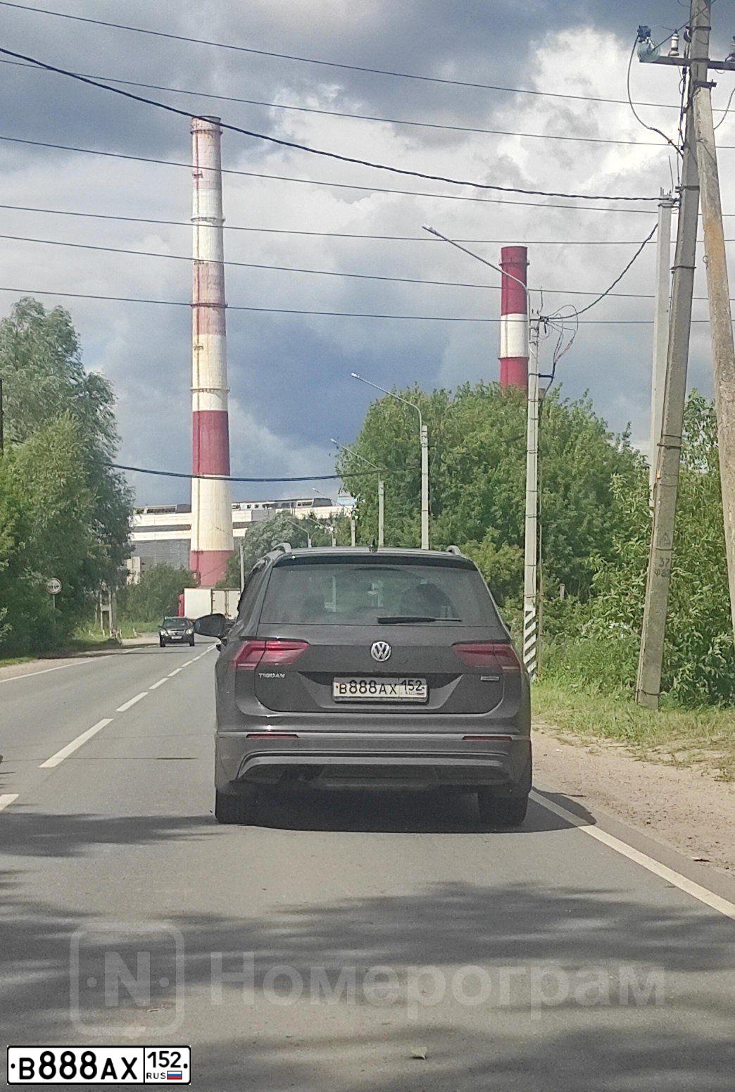 Фото автомобиля VOLKSWAGEN TIGUAN, 2018 — госномер В888АХ152. Цвет: Черный