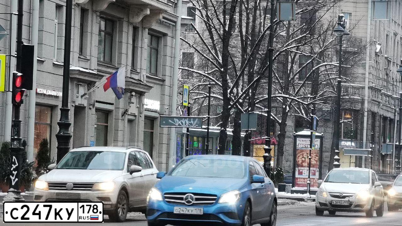 Фото автомобиля MITSUBISHI LANCER, 2010 — госномер С247КУ178. Цвет: СИНИЙ