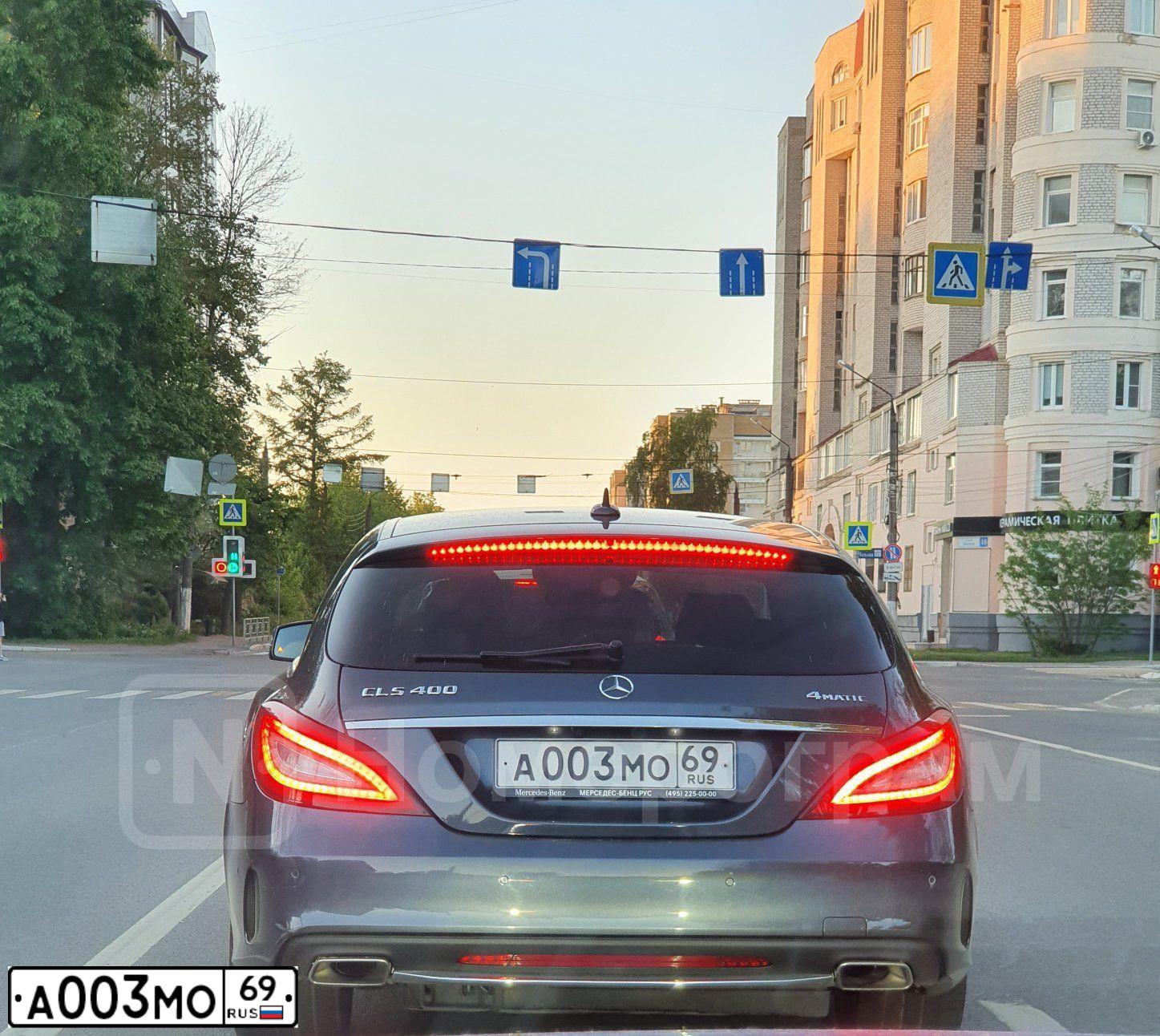 Фото автомобиля VOLKSWAGEN TOUAREG, 2003 — госномер А003МО69. Цвет: СЕРЫЙ
