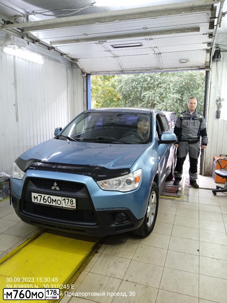 Фото автомобиля MITSUBISHI ASX, 2012 — госномер Е114ВЕ147. Цвет: ГОЛУБОЙ