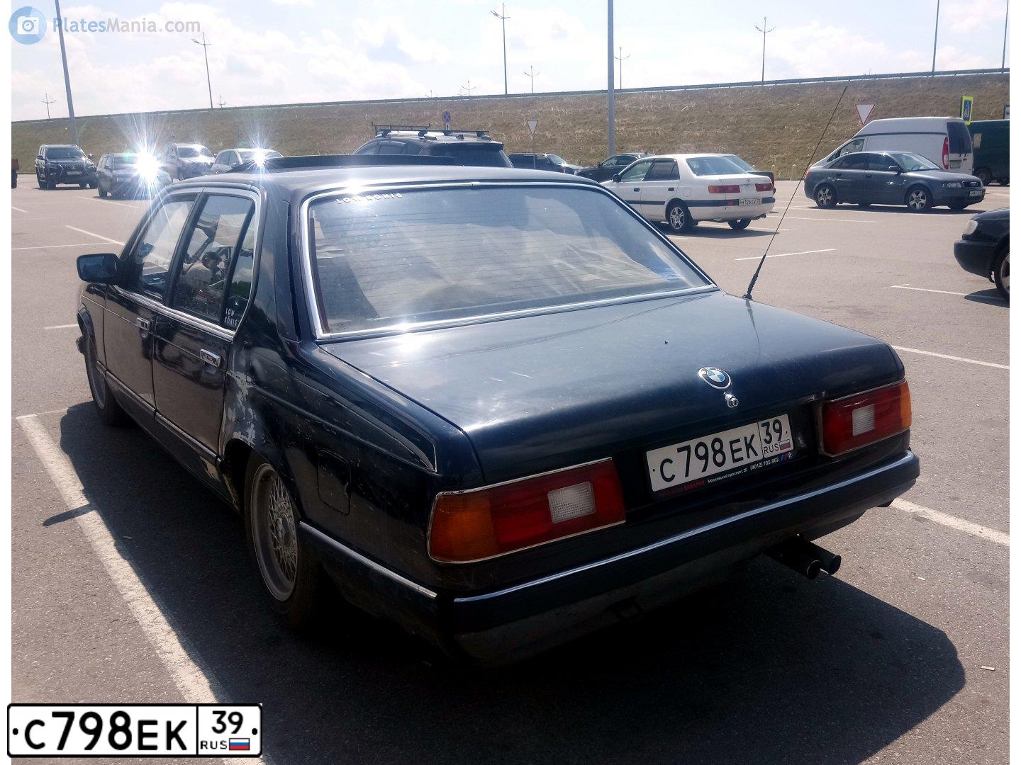 Фото автомобиля BMW SERIE 7, 1985 — госномер С798ЕК39. Цвет: синий