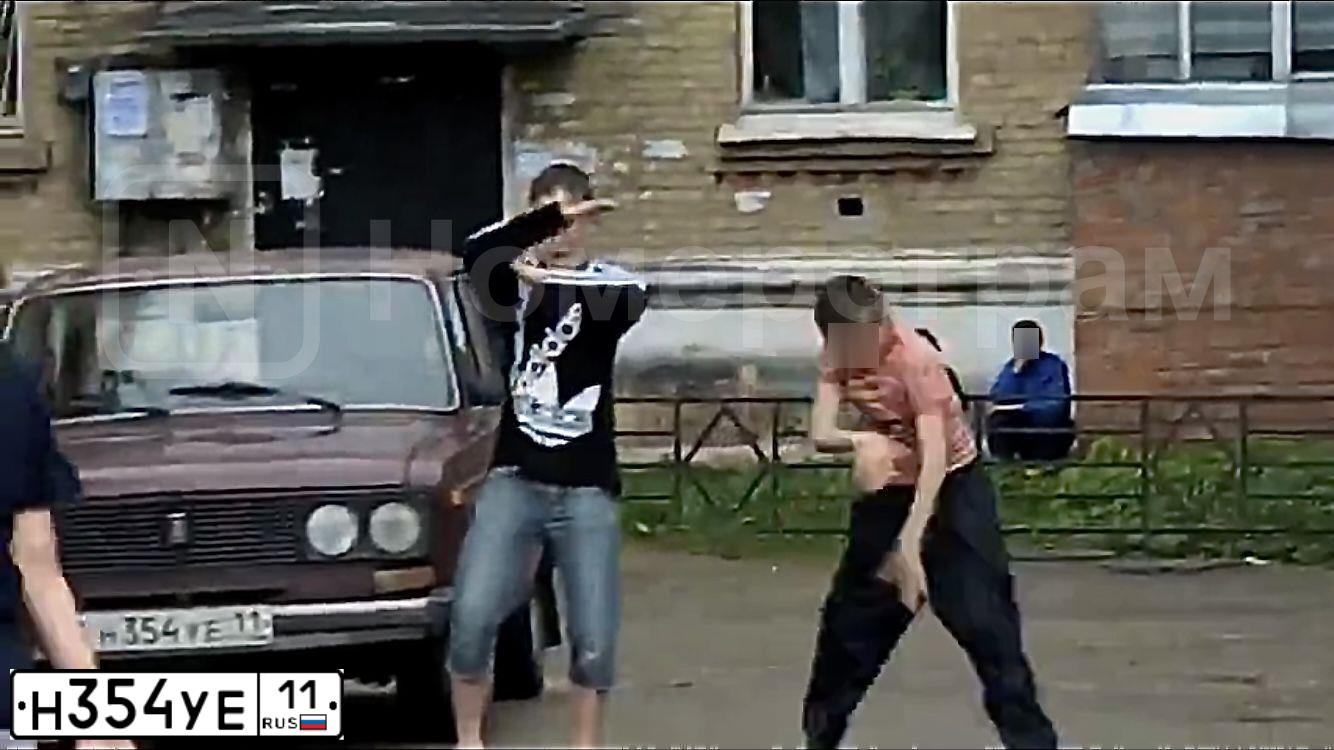 Фото автомобиля LADA 2106, 2001 — госномер Н354УЕ11. Цвет: ТЕМНО-БОРДОВЫЙ