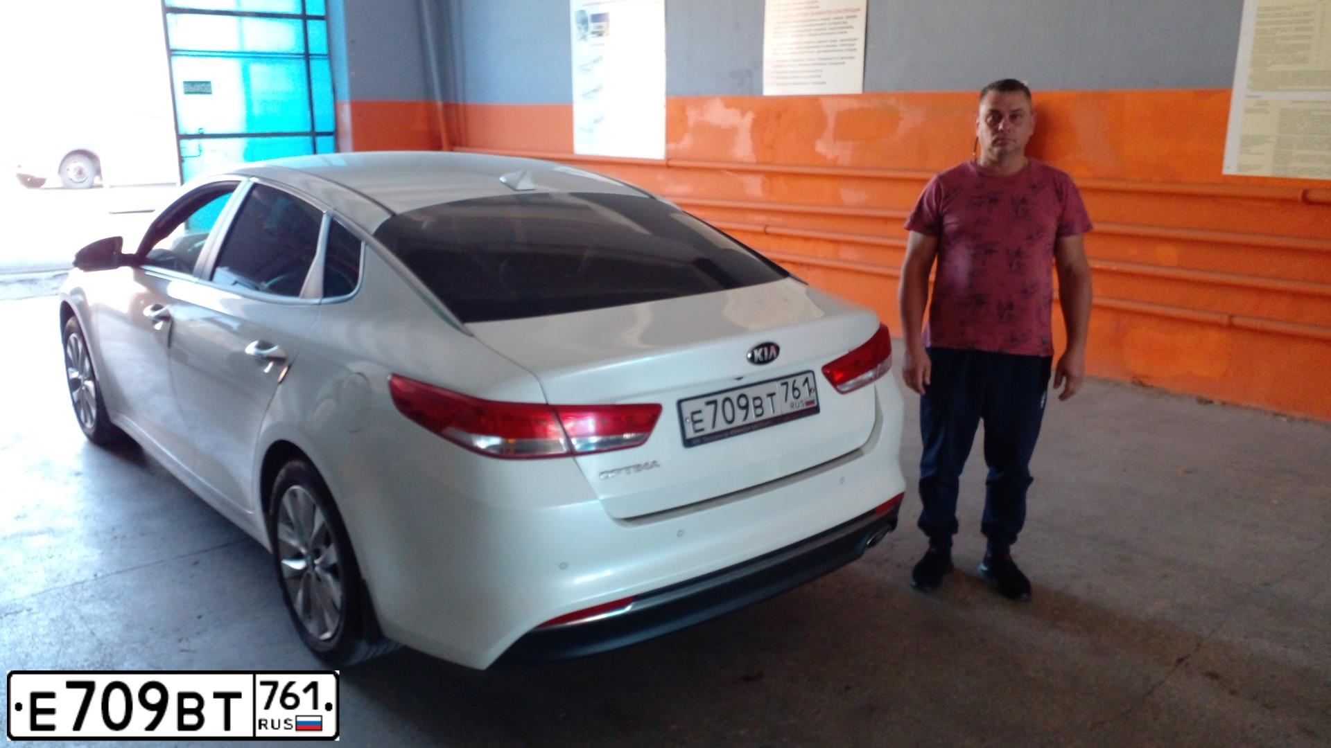 Фото автомобиля KIA MAGENTIS / OPTIMA, 2017 — госномер Е709ВТ761. Цвет: Белый
