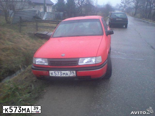 Фото автомобиля OPEL VECTRA, 1990 — госномер К573МА39. Цвет: Красный