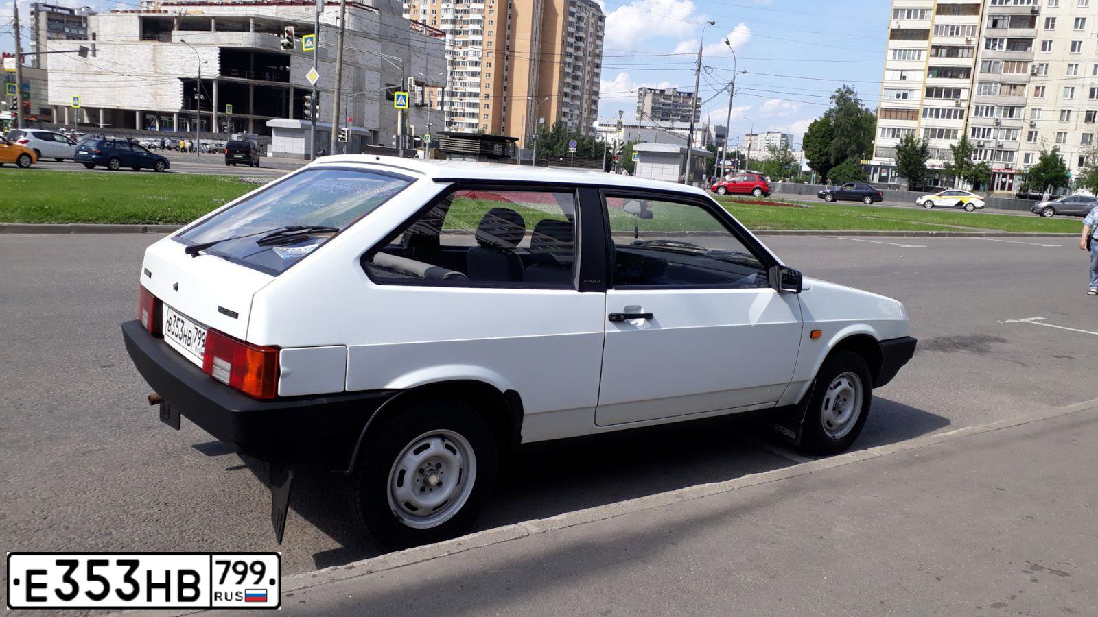 Фото автомобиля LADA 2190 GRANTA, 2018 — госномер Е353НВ799. Цвет: СЕРЕБРИСТЫЙ