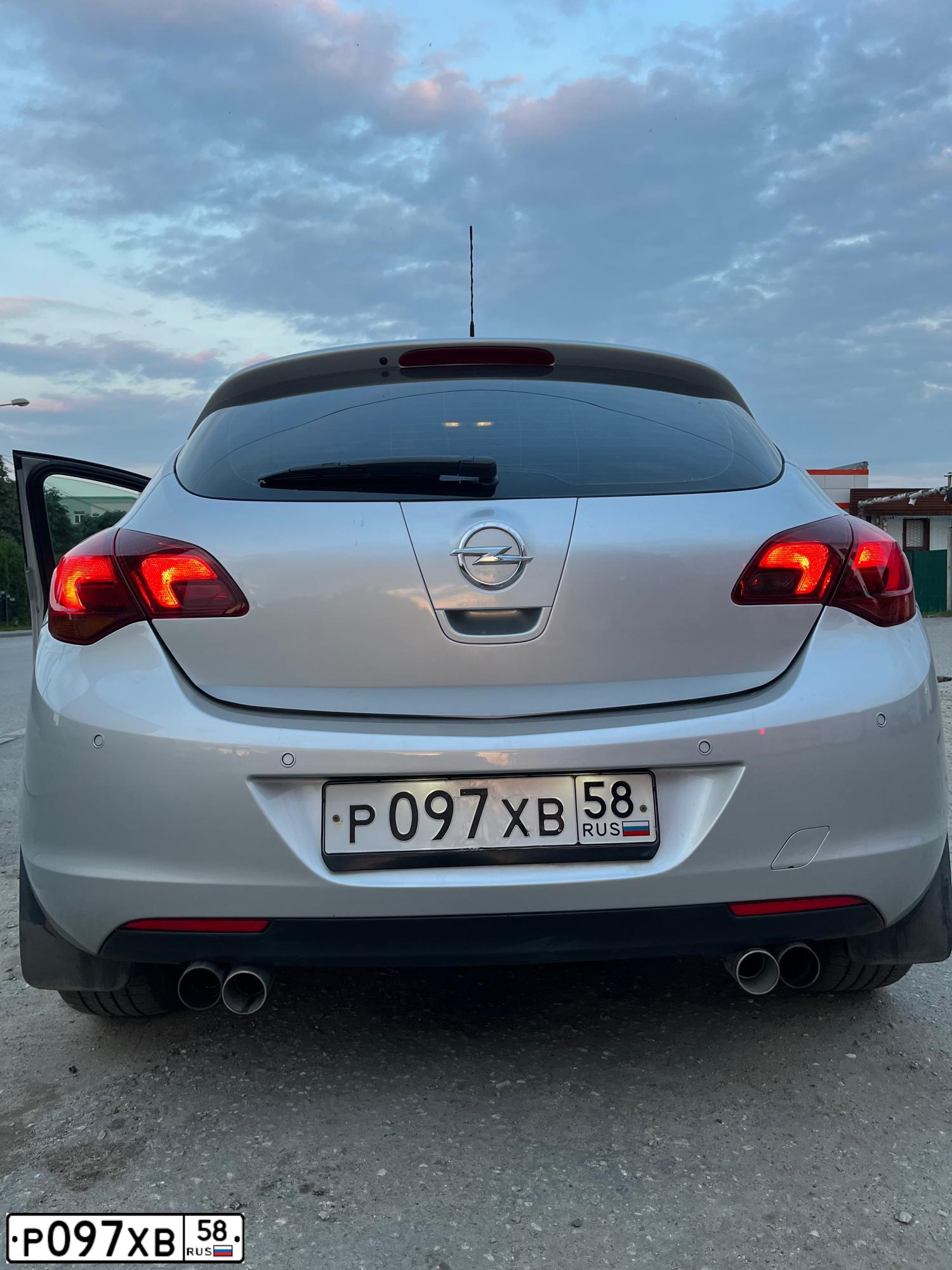 Фото автомобиля OPEL ASTRA, 2011 — госномер Р097ХВ58. Цвет: СЕРЕБРИСТЫЙ МЕТАЛЛИК