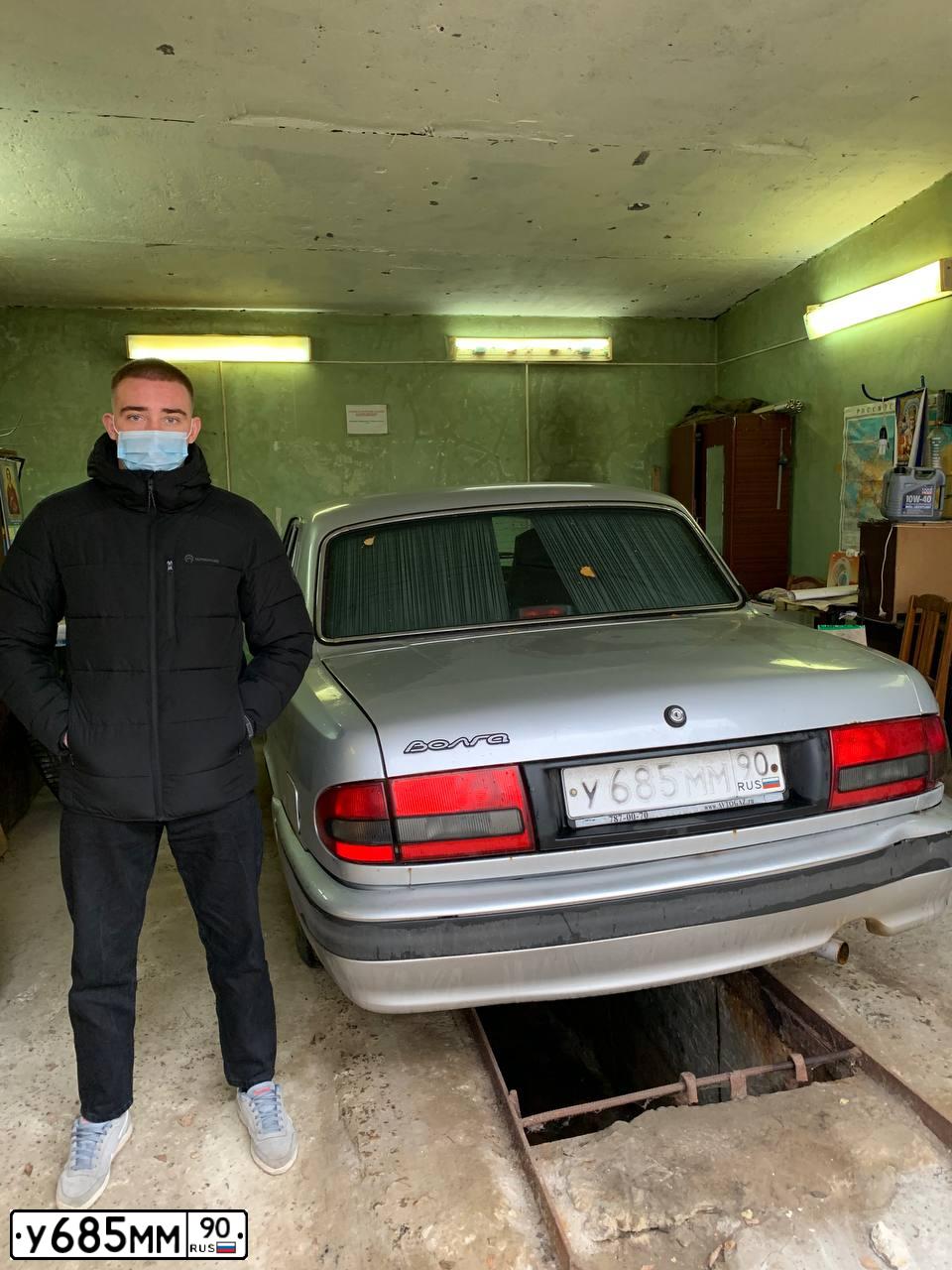 Фото автомобиля GAZ 3110 WOLGA, 2006 — госномер У685ММ90. Цвет: серебристый