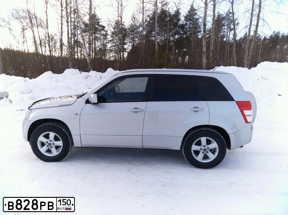 Фото автомобиля SUZUKI /GRAND/ VITARA, 2008 — госномер М329ЕР67. Цвет: СЕРЕБРИСТЫЙ