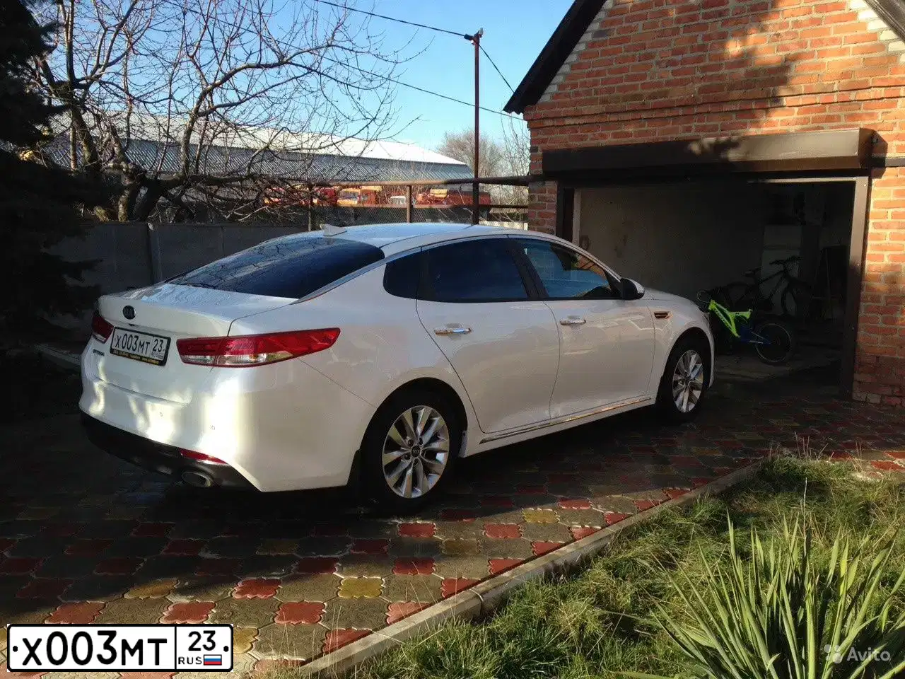 Фото автомобиля KIA MAGENTIS / OPTIMA, 2016 — госномер Р908АА761. Цвет: Белый